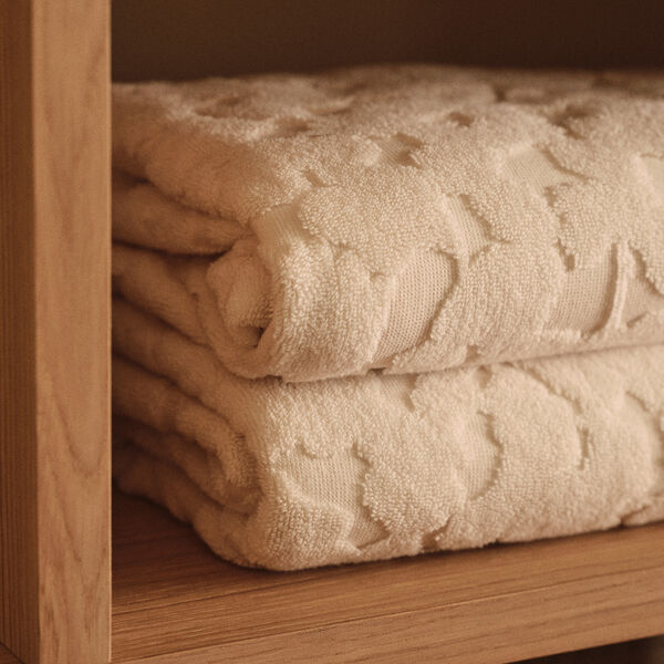 Cilla Bath Towel | Off-White | Badeh&aring;ndkl&aelig;de, Ferm Living