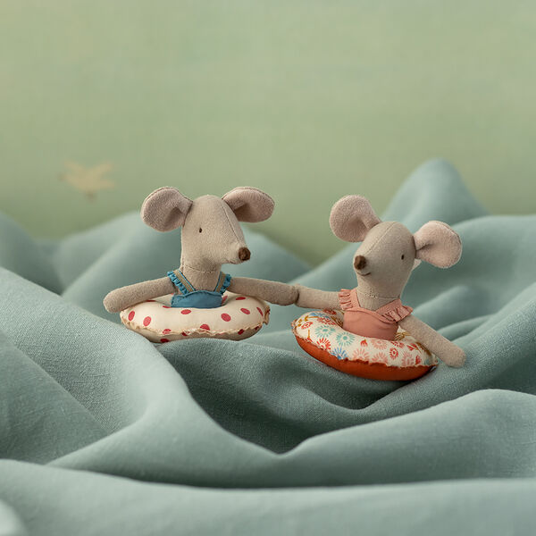 Lillesøster strandmus med badering, red dot, Maileg