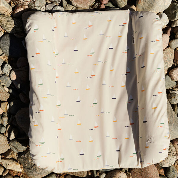 Dove puslepude, pond boats Dove puslepude, pond boats, Dear April