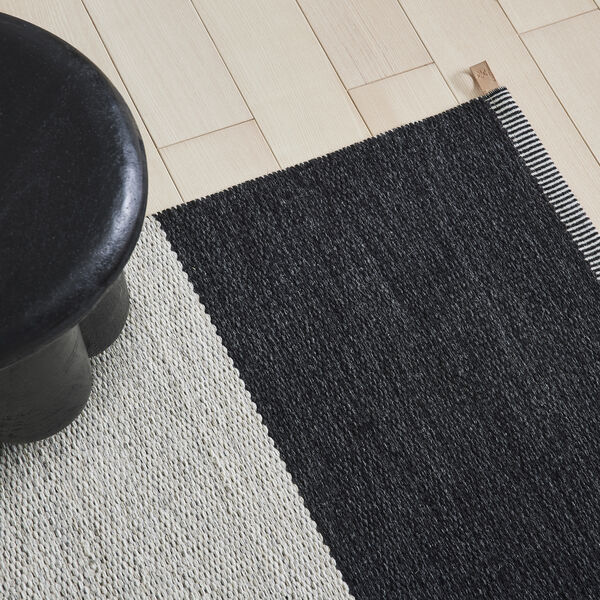Wide Stripe Icon gulvtæppe, midnight black 554, Kasthall