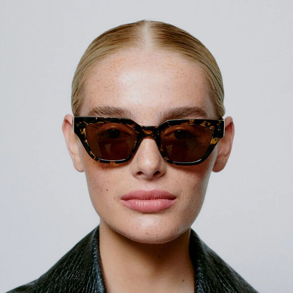 Kaws Solbriller, black/yellow tortoise, A. KJÆRBEDE