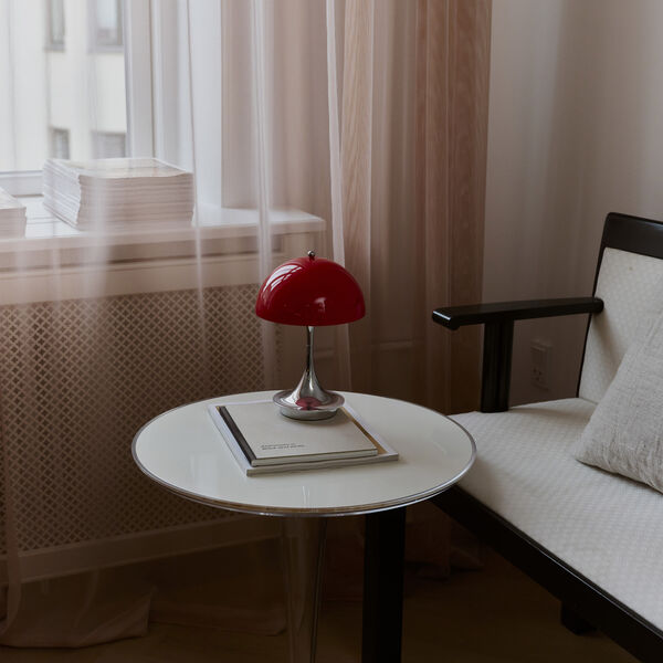 Panthella 160 Original Portable bordlampe, opal red, Louis Poulsen