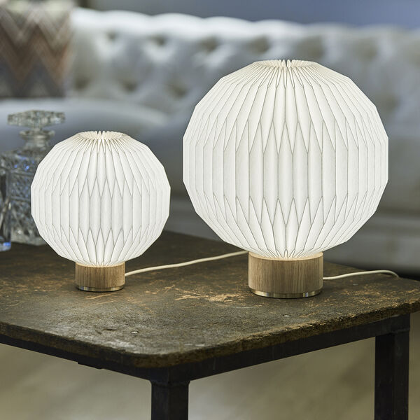 Le Klint 375 bordlampe med papirskærm, lys eg, LE KLINT
