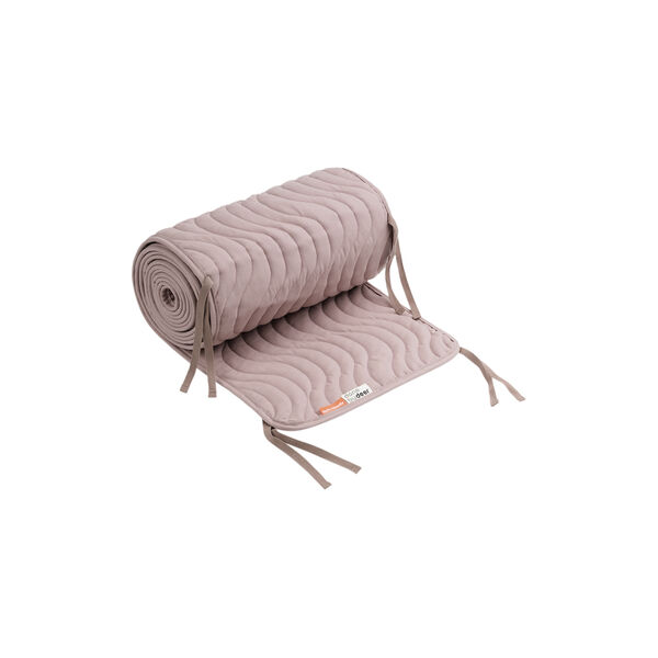 Quiltet sengerand, waves powder, Done by Deer