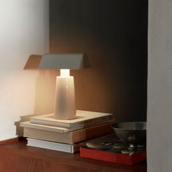 Caret MF1 Portable bordlampe, silk grey Caret MF1 Portable bordlampe, silk grey, &Tradition