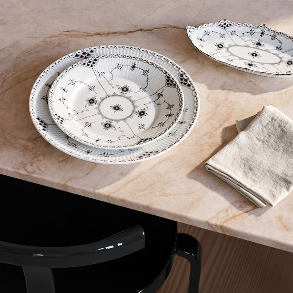 Sort Musselmalet Halvblonde tallerken Ø 22 cm, Royal Copenhagen