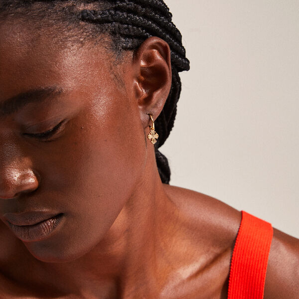 DAGMAR Huggie Øreringe, gold plated, Pilgrim