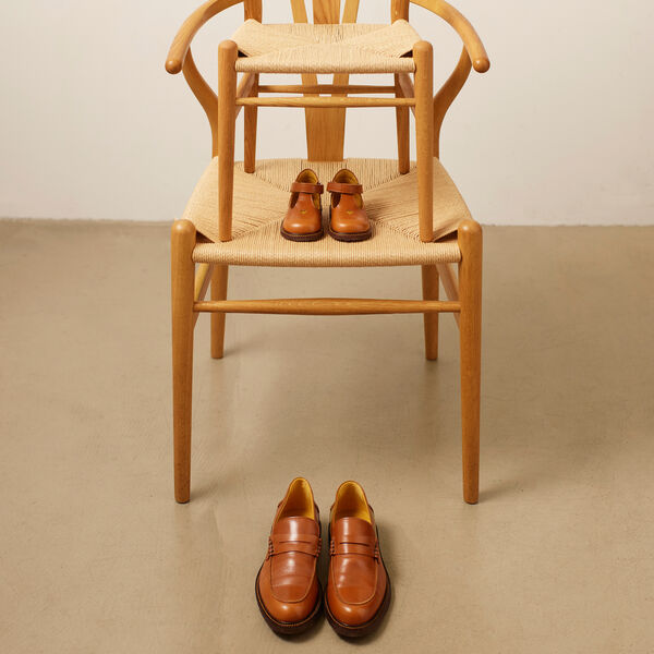 Klassisk tullesko med hjertemotiv, cognac, ANGULUS