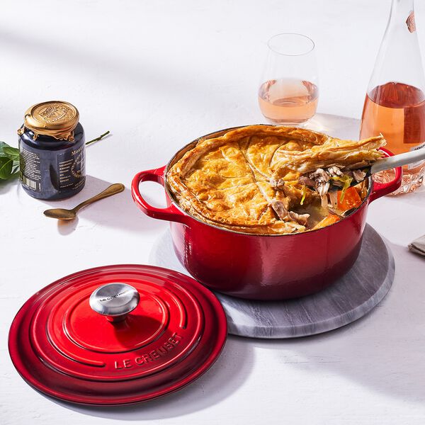 Signature rund st&oslash;bejernsgryde &Oslash; 26 cm, cerise, Le Creuset