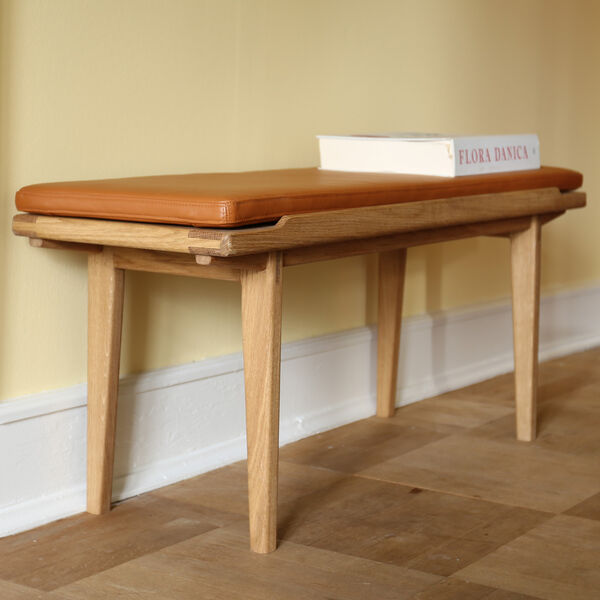 KA60 bænk, olieret eg/cognac, Kath & Andersen