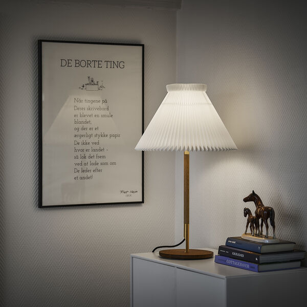 Le Klint 328 bordlampe med papirskærm, røget eg, LE KLINT