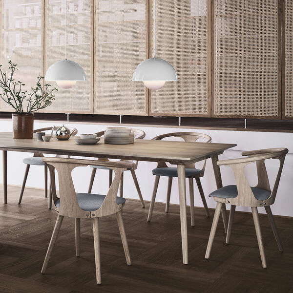 In Between SK2 stol, eg/lysegr&aring;, &Tradition