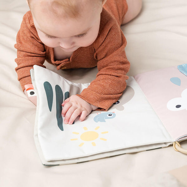Deer Friends tummy time stofbog, colour mix Deer Friends tummy time stofbog, colour mix, Done by Deer