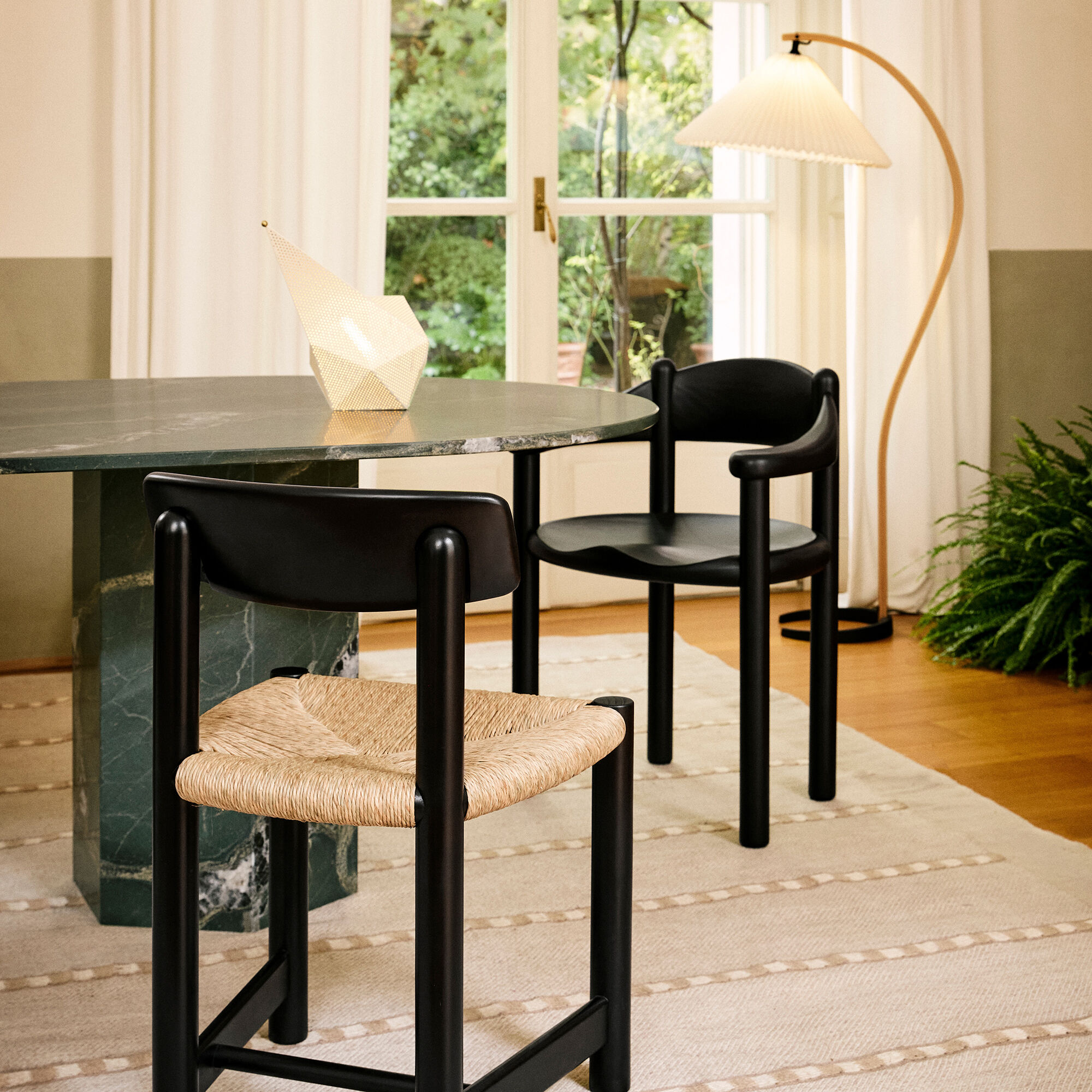 Køb Daumiller Dining Armchair, brown/black pine | GUBI