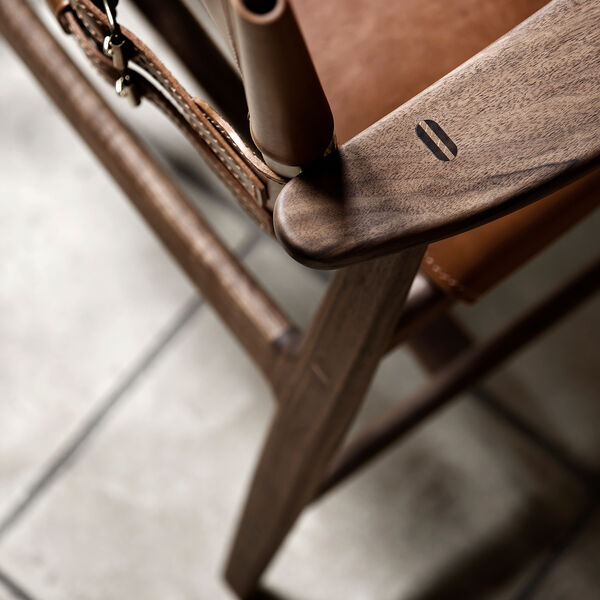 BM1106 Jægerstolen, olieret valnød/cognac, Carl Hansen & Søn