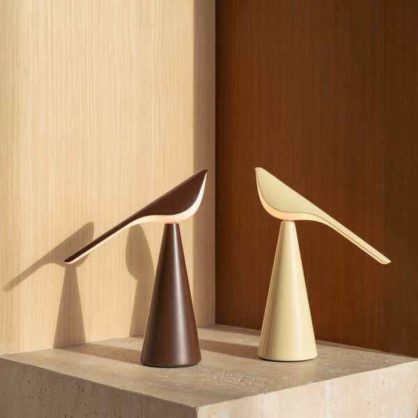 TIKI | T2 | Sand Beige Gloss | Transportabel Bordlampe, Established & Sons