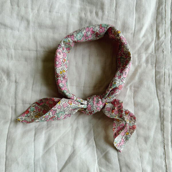 Eddie Scarf, pink betsy, Lalaby