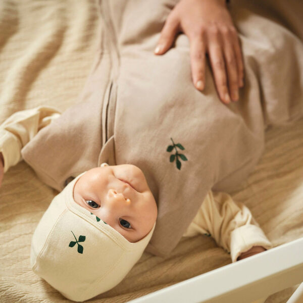 Sovepose, earth, Moonboon