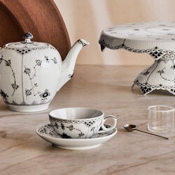 Sort Musselmalet Halvblonde kop med underkop 20 cl, Royal Copenhagen