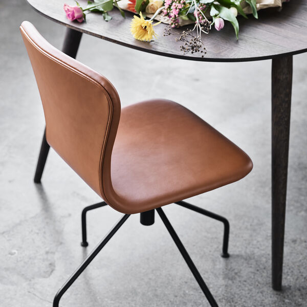 PLAY Chair Swing spisebordsstol, cognac, Bruunmunch Furniture