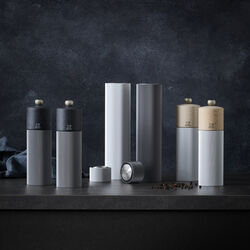 Line peberkv&aelig;rn 18 cm, grafit, Peugeot