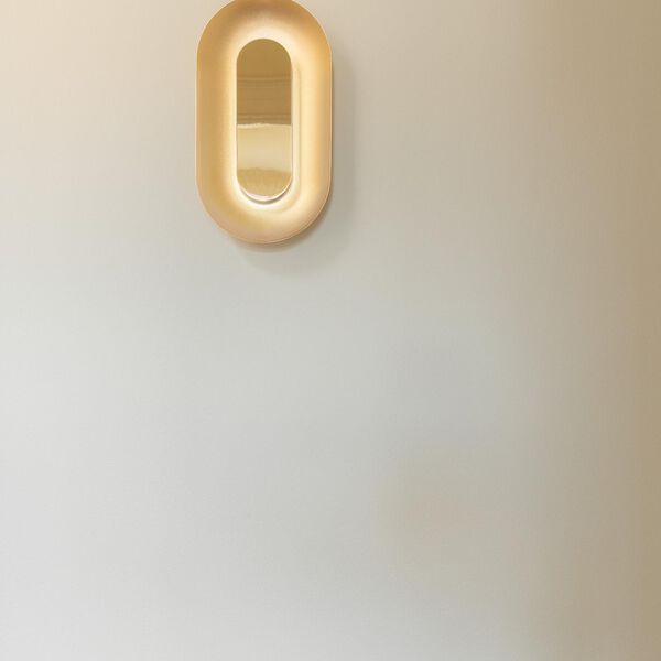 Sasi Small Wall Lamp, brass, Nuura