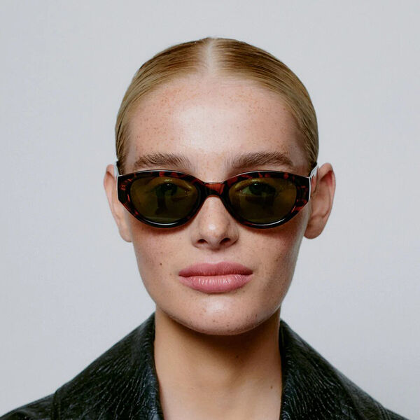 Winnie Solbriller, demi tortoise, A. KJÆRBEDE