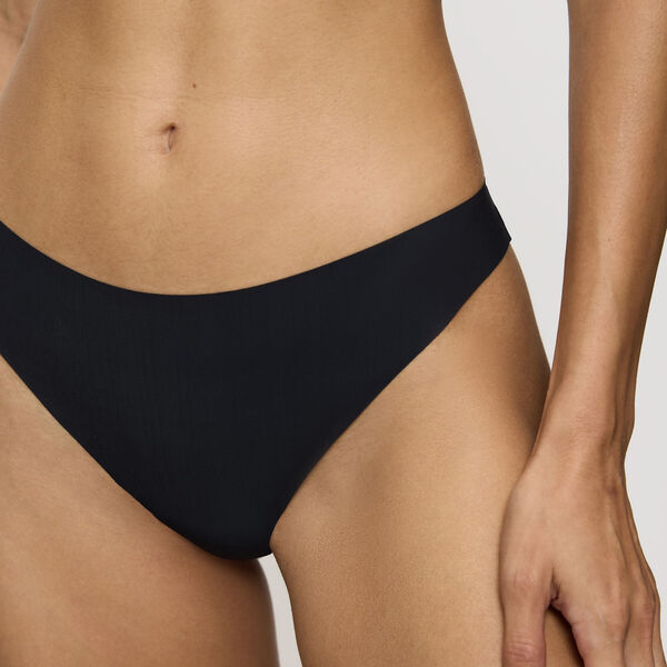 Pretty Micro String, black Pretty Micro String, black, Triumph