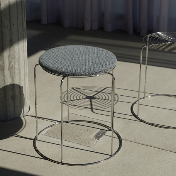 Wire Stool VP11 skammel med hynde, Hallingdal 130, &Tradition