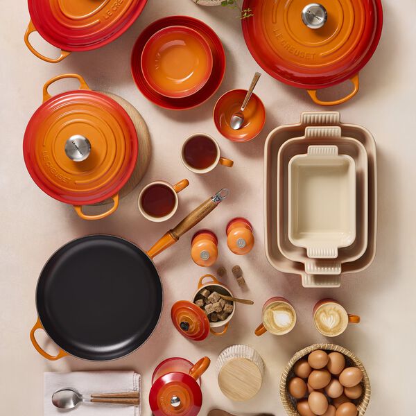 Signature st&oslash;bejern stegepande med tr&aelig;h&aring;ndtag &Oslash; 28 cm, volcanic, Le Creuset