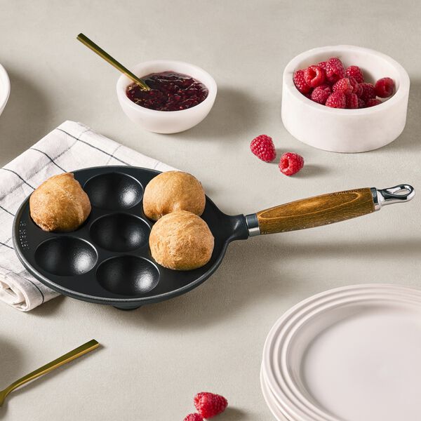 &AElig;bleskivepande med tr&aelig;h&aring;ndtag 20 cm, matte black, Le Creuset