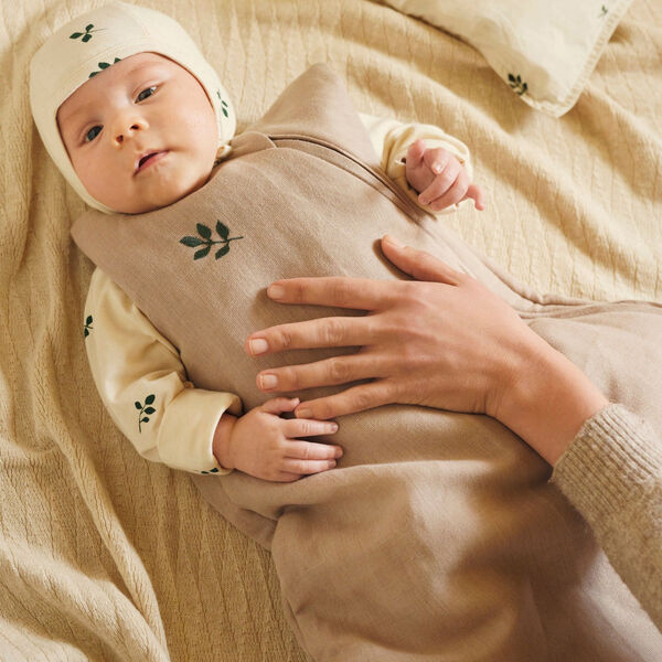 Sovepose, earth, Moonboon