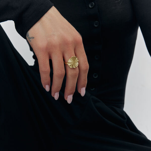 Florence ring m. rund top, guldbelagt Florence ring m. rund top, guldbelagt, Pure by Nat