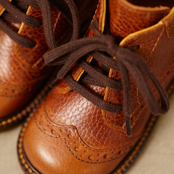 Klassisk sn&oslash;resko med brogue detaljer, cognac, ANGULUS