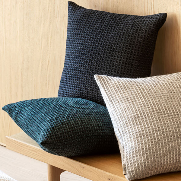 VEGA Cushion, black, R&oslash;ros Tweed