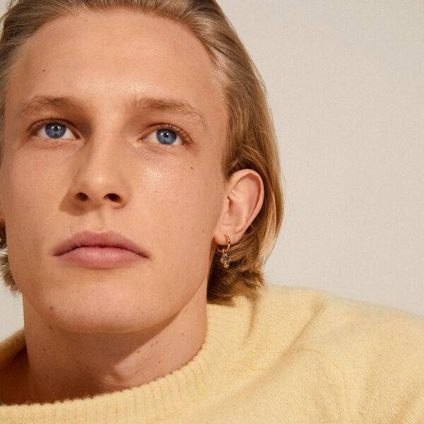 DAGMAR Huggie Øreringe, gold plated, Pilgrim