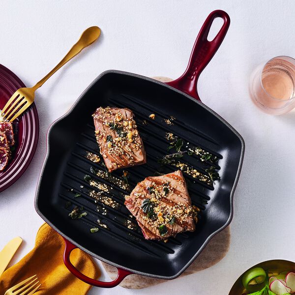 Signature st&oslash;bejern kvadratisk grillpande 26 cm, garnet, Le Creuset