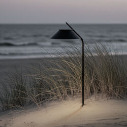 Vinkel LED solcellelampe spyd, black, Stelton