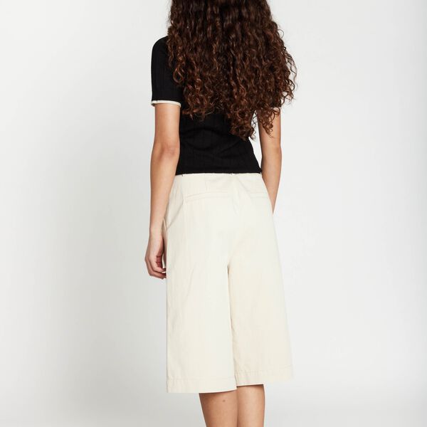 ThrinaxBBHannahi shorts, sand, Bruuns Bazaar