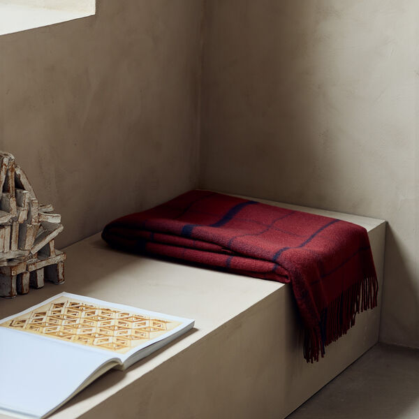 Warp and Weft plaid, 02102 embrace - beetroot/midnight, Silkeborg Uldspinderi