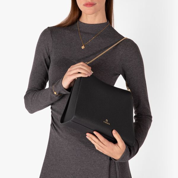Ivy Crossbody Bag | Black | Skuldertaske, Aigner