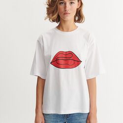 Raja Tee Red Lip, bright white/red lip, Basic Apparel