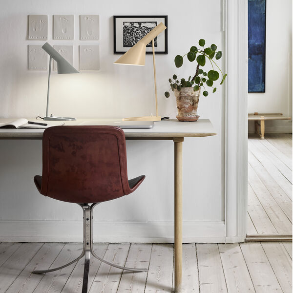 AJ Mini bordlampe, warm grey, Louis Poulsen
