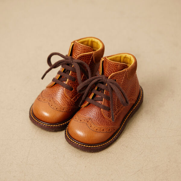 Klassisk snøresko med brogue detaljer, cognac, ANGULUS