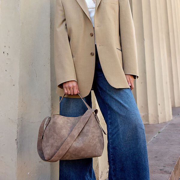 Cosmo Taske, sand, Bella Ballou