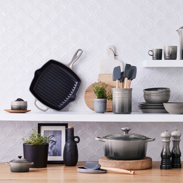 Signature st&oslash;bejern kvadratisk grillpande 26 cm, flint, Le Creuset