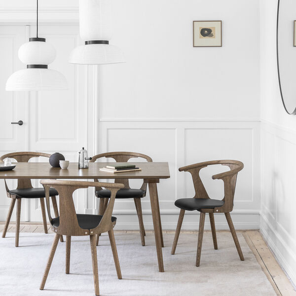 In Between SK5 spisebord, røget eg, &Tradition