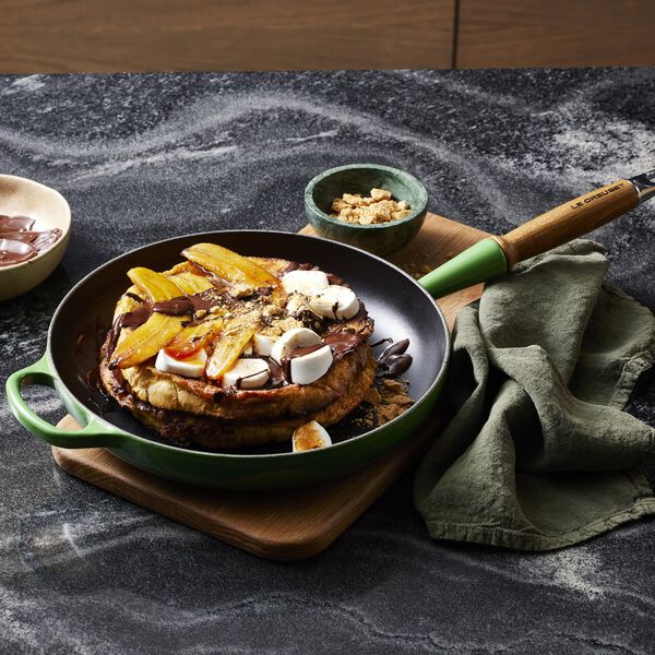 Signature st&oslash;bejern stegepande med tr&aelig;h&aring;ndtag &Oslash; 28 cm, bamboo green, Le Creuset