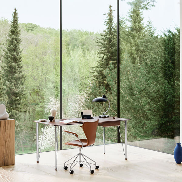 FH3605™ skrivebord med skuffe, walnut/chrome, Fritz Hansen