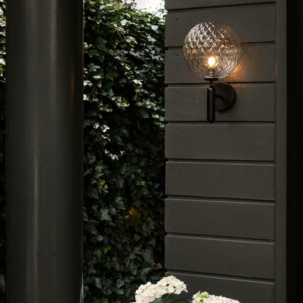 Miira Outdoor Wall Lamp, black/optic clear, Nuura
